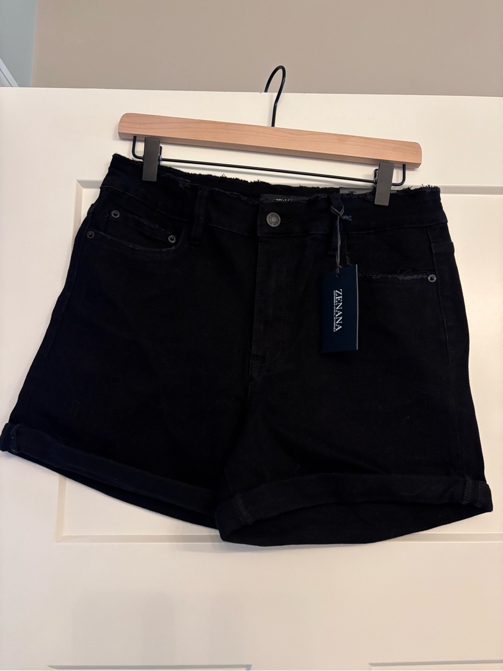 Zenana Outfitters Black Rolled-Hem Denim Shorts Size L NWT